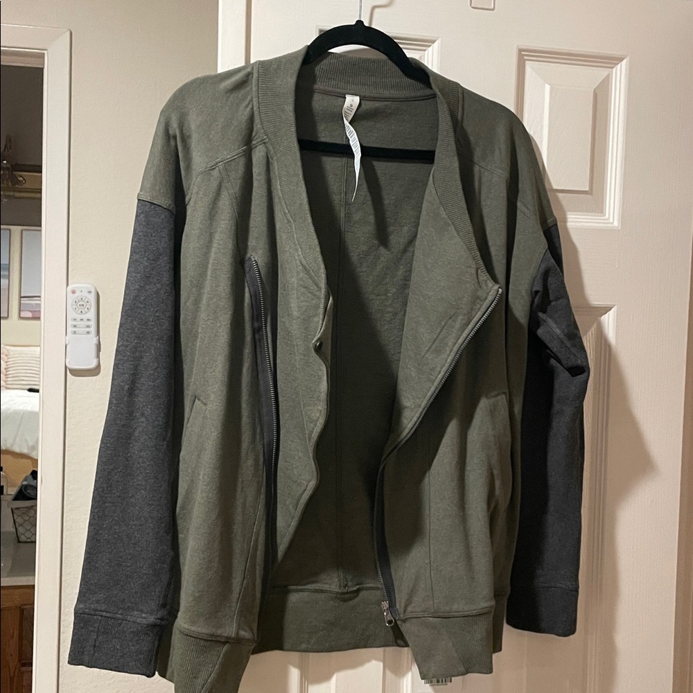 lululemon athletica mule bundle wrap Green and Gray Zip-Up Sweater